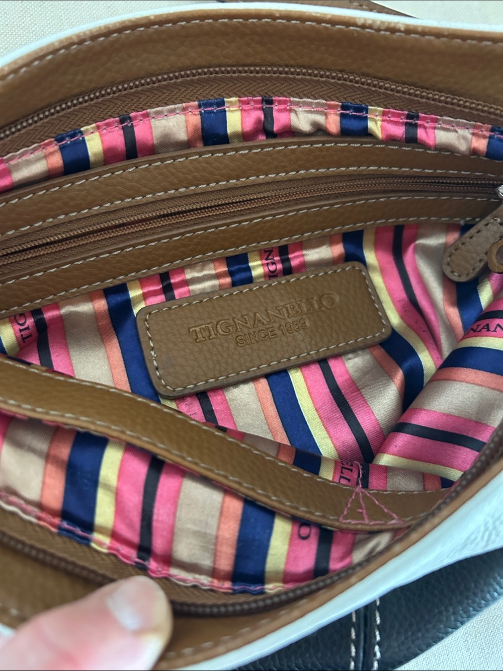 Two-Tone Black & White Leather Crossbody Bag - Picture 4 of 13